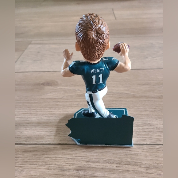 Carson Wentz NFL bobblehead & Brxlz - Picture 8 of 13